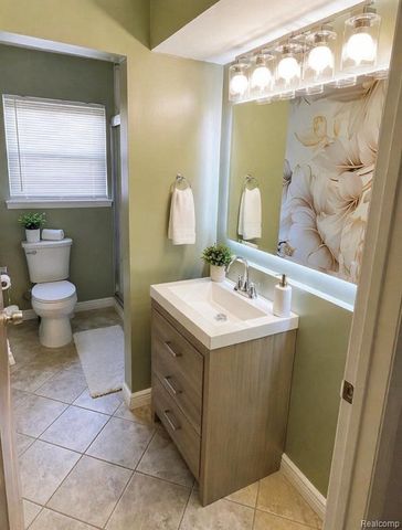 18590 Blakely Drive, Trenton, MI 48183