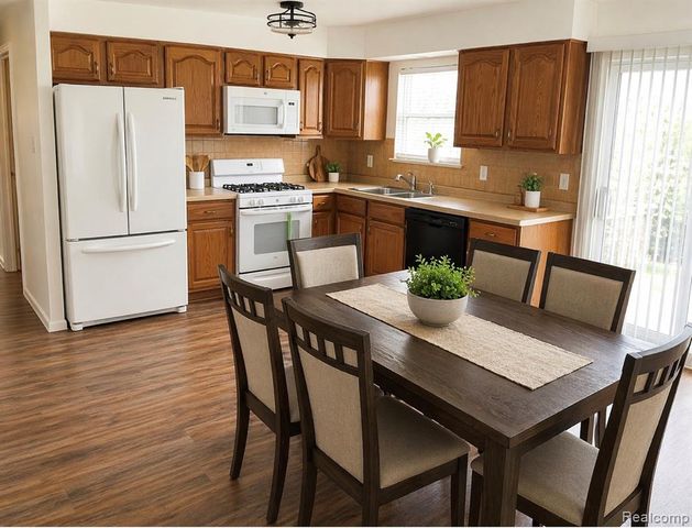 18590 Blakely Drive, Trenton, MI 48183