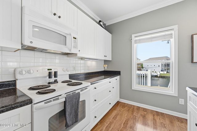 3055 3rd Street, Surf City, NC 28445