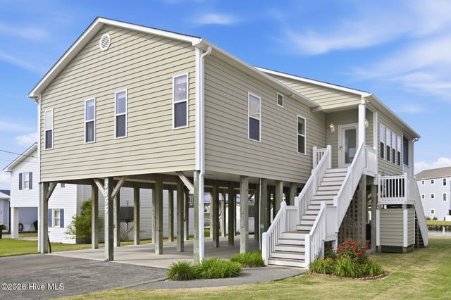 3055 3rd Street, Surf City, NC 28445