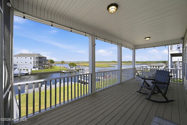 3055 3rd Street, Surf City, NC 28445
