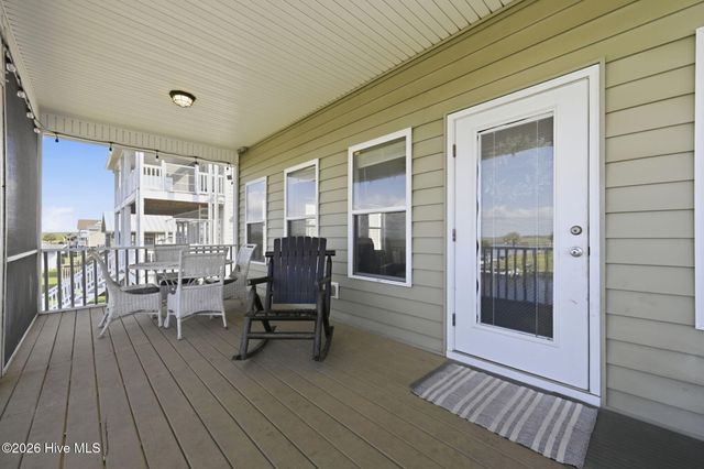 3055 3rd Street, Surf City, NC 28445