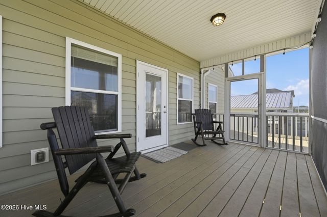 3055 3rd Street, Surf City, NC 28445