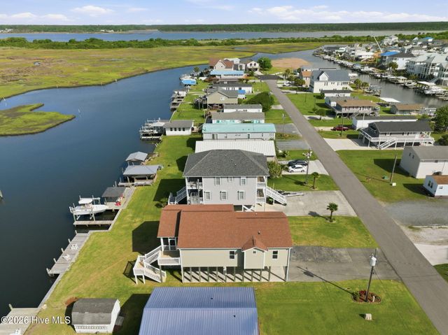 3055 3rd Street, Surf City, NC 28445