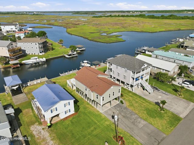 3055 3rd Street, Surf City, NC 28445