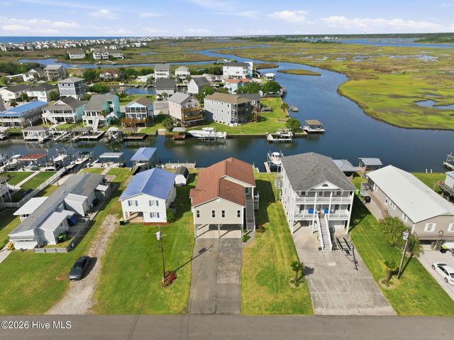 3055 3rd Street, Surf City, NC 28445
