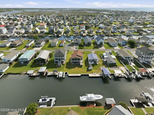 3055 3rd Street, Surf City, NC 28445