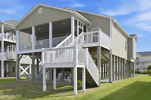 3055 3rd Street, Surf City, NC 28445