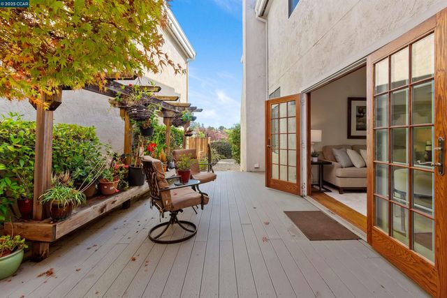 226 Lakeridge Way, San Ramon, CA 94582