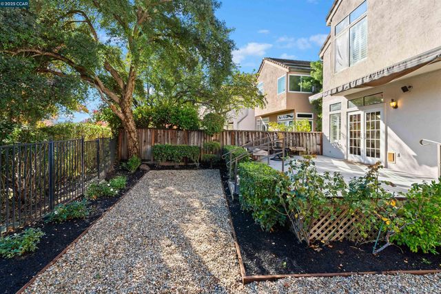 226 Lakeridge Way, San Ramon, CA 94582