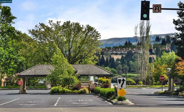 226 Lakeridge Way, San Ramon, CA 94582