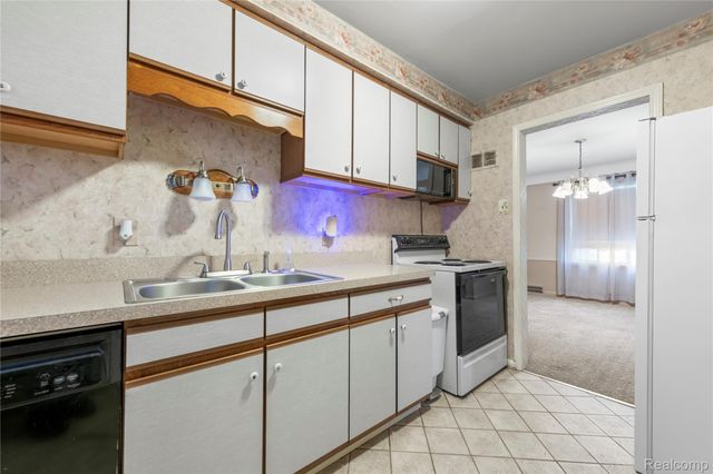 12833 Ward Street, Southgate, MI 48195