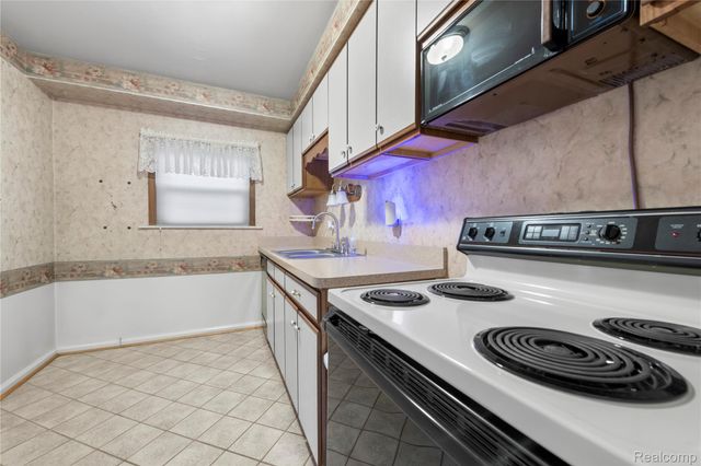 12833 Ward Street, Southgate, MI 48195