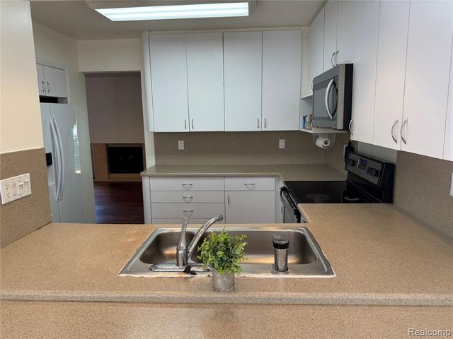 5216 Brett Court, West Bloomfield, MI 48322