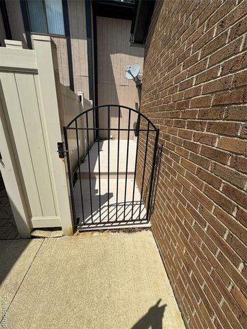 5216 Brett Court, West Bloomfield, MI 48322