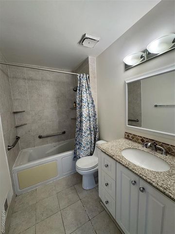 5216 Brett Court, West Bloomfield, MI 48322