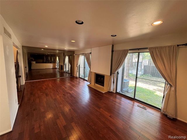 5216 Brett Court, West Bloomfield, MI 48322