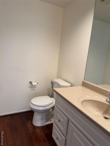 5216 Brett Court, West Bloomfield, MI 48322