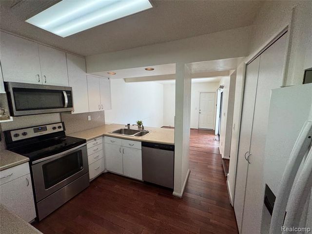 5216 Brett Court, West Bloomfield, MI 48322