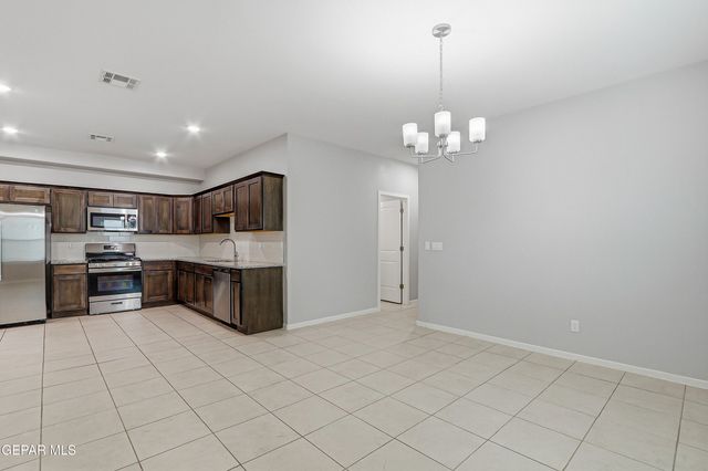 11500 SUMMER Drive B, Socorro, TX 79927