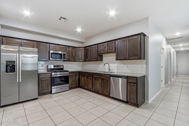 11500 SUMMER Drive B, Socorro, TX 79927
