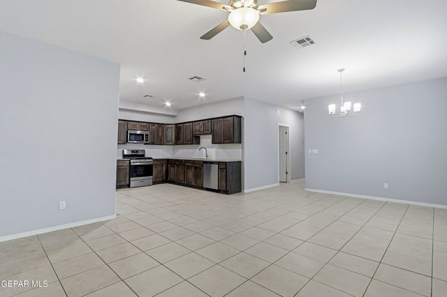 11500 SUMMER Drive B, Socorro, TX 79927