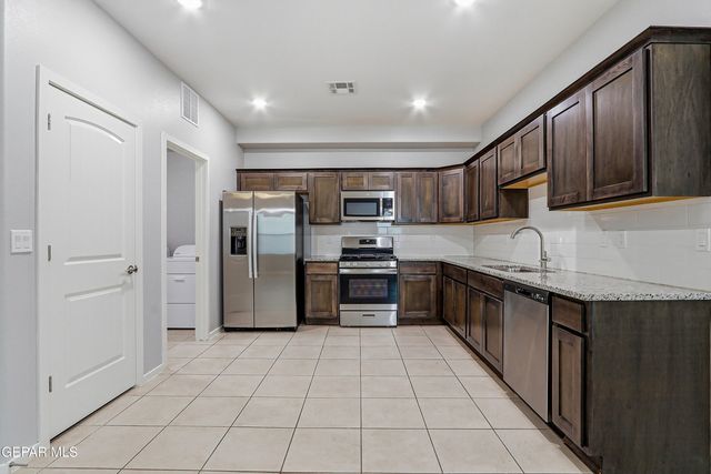 11500 SUMMER Drive B, Socorro, TX 79927
