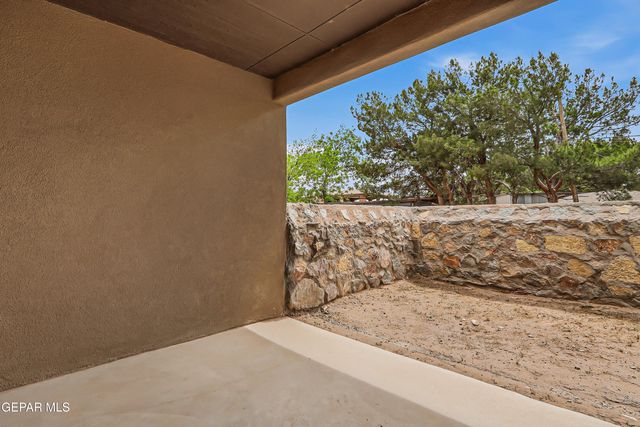 11500 SUMMER Drive B, Socorro, TX 79927