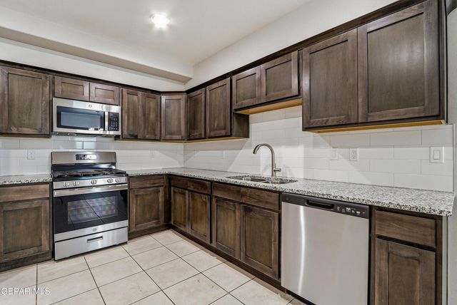 11500 SUMMER Drive B, Socorro, TX 79927
