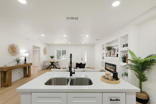 532 E Alpine Ave, Stockton, CA 95204