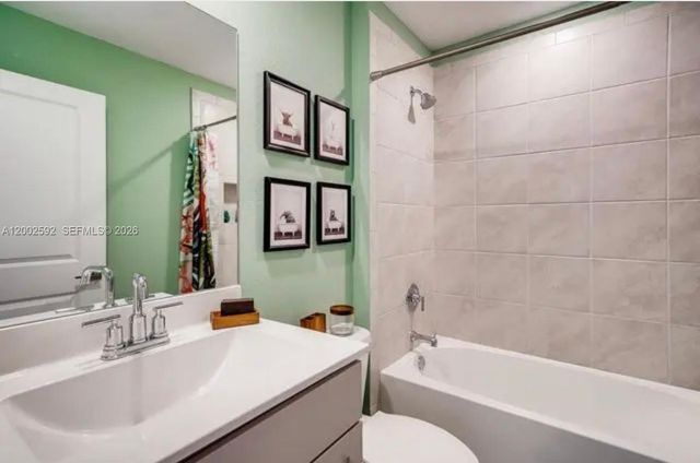 2367 SE 11th St 2367, Homestead, FL 33035