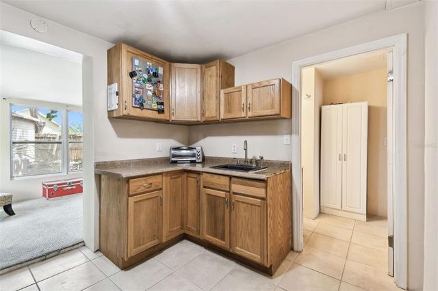 422 DUNEDIN CIRCLE, Temple Terrace, FL 33617