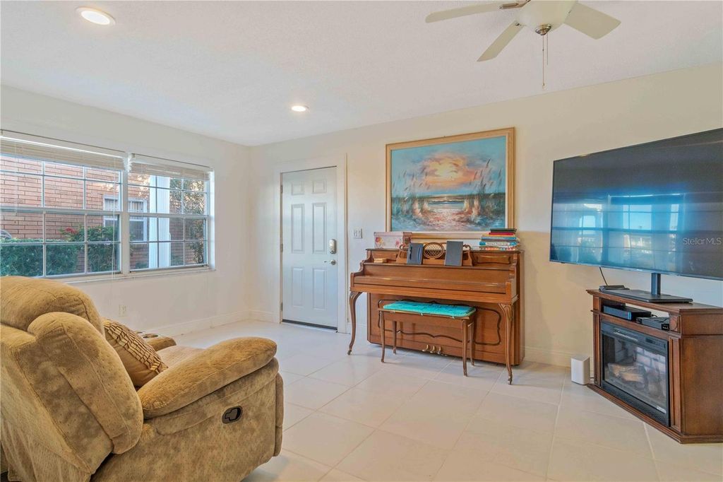 Image 11 of property listing at 4158 TAMIAMI TRAIL G2, Port Charlotte, FL 33952