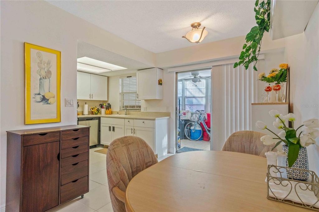 Image 15 of property listing at 4158 TAMIAMI TRAIL G2, Port Charlotte, FL 33952