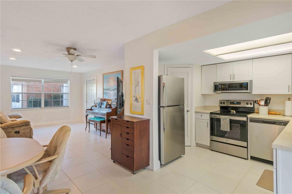 Image 18 of property listing at 4158 TAMIAMI TRAIL G2, Port Charlotte, FL 33952