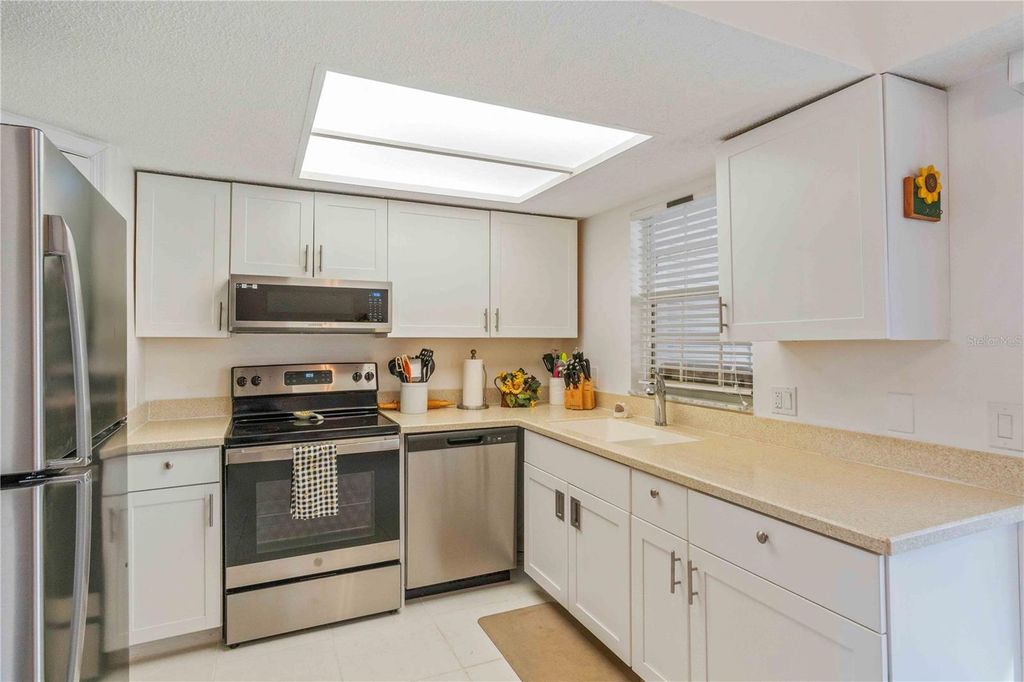 Image 21 of property listing at 4158 TAMIAMI TRAIL G2, Port Charlotte, FL 33952