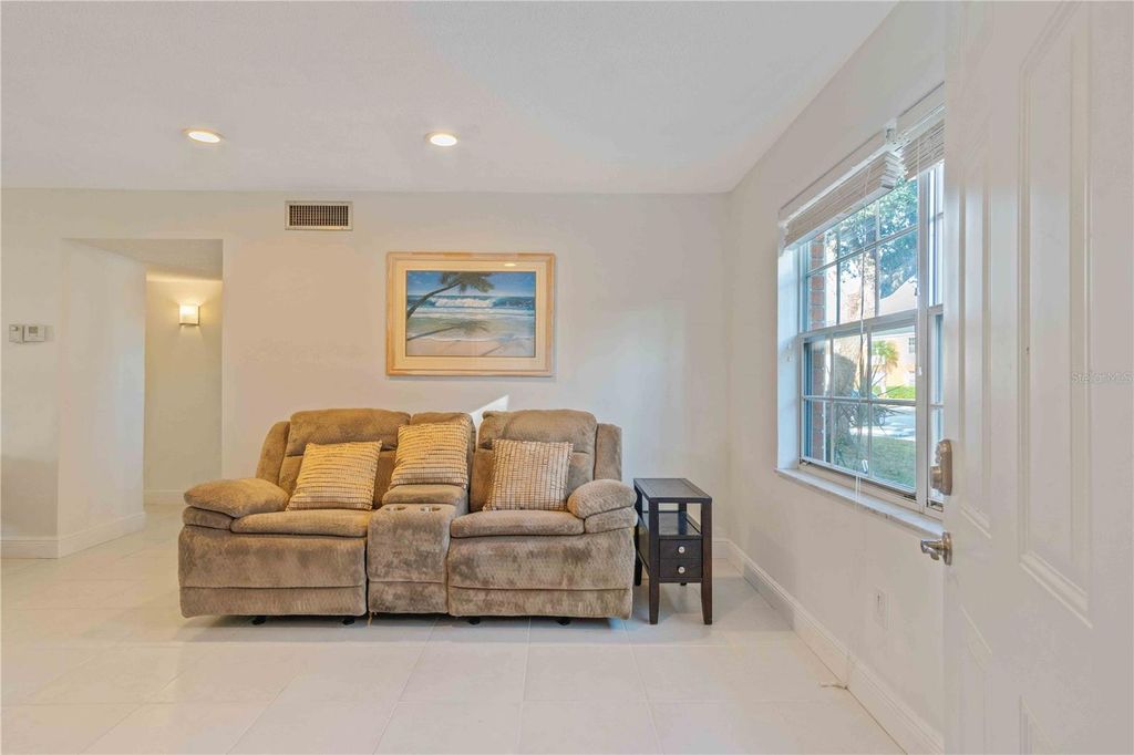 Image 7 of property listing at 4158 TAMIAMI TRAIL G2, Port Charlotte, FL 33952