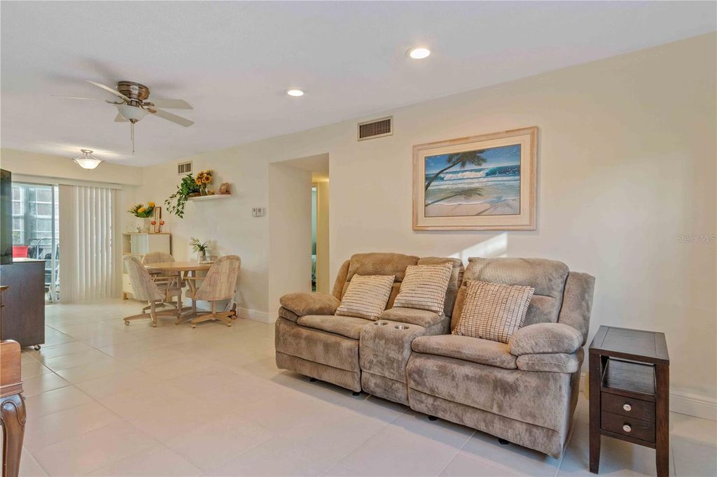 Image 8 of property listing at 4158 TAMIAMI TRAIL G2, Port Charlotte, FL 33952