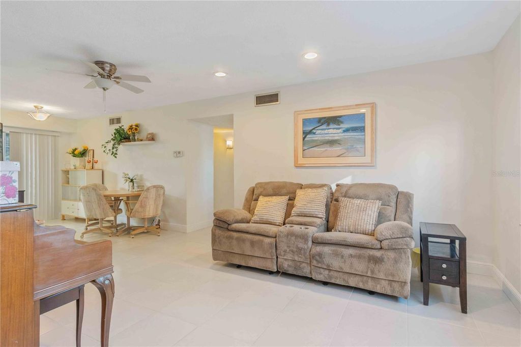 Image 9 of property listing at 4158 TAMIAMI TRAIL G2, Port Charlotte, FL 33952