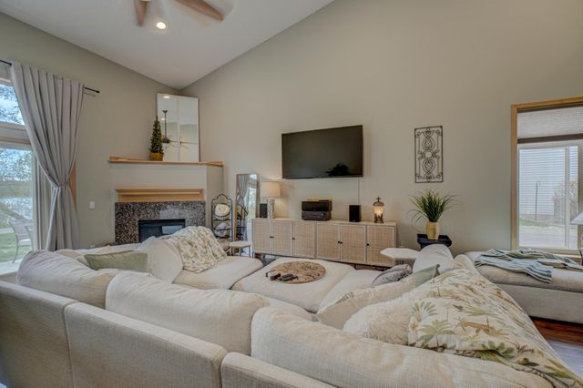 16807 Edinburg Way, Lakeville, MN 55024