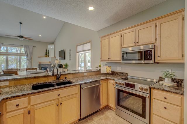 16807 Edinburg Way, Lakeville, MN 55024