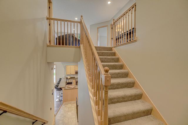 16807 Edinburg Way, Lakeville, MN 55024