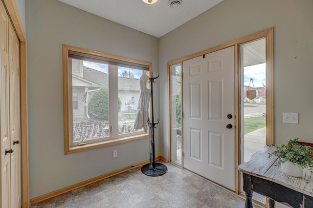 16807 Edinburg Way, Lakeville, MN 55024