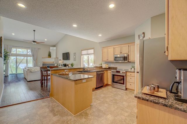 16807 Edinburg Way, Lakeville, MN 55024