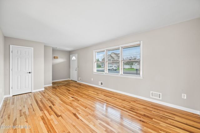 111 F Street, Brick, NJ 08723