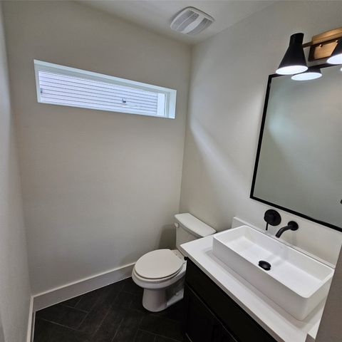 2143 Mail Avenue 105, Dallas, TX 75235