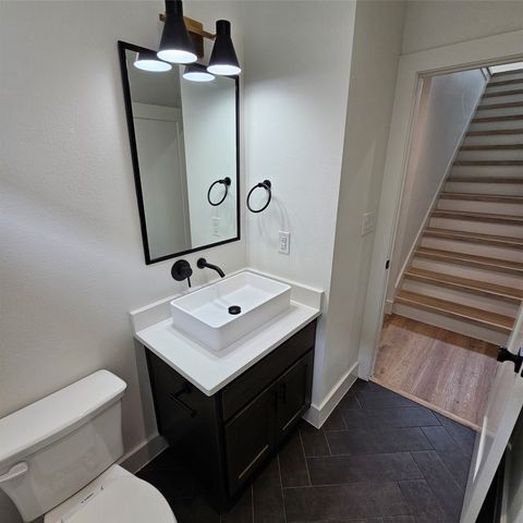 2143 Mail Avenue 105, Dallas, TX 75235