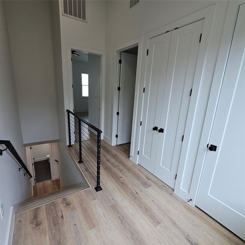 2143 Mail Avenue 105, Dallas, TX 75235