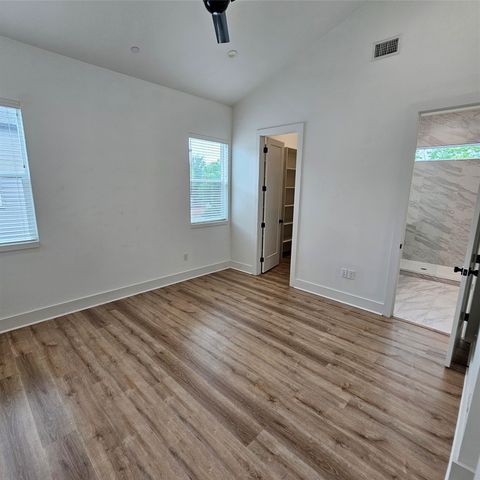 2143 Mail Avenue 105, Dallas, TX 75235