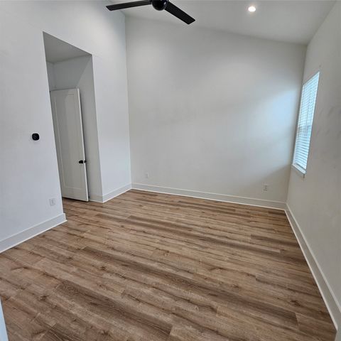 2143 Mail Avenue 105, Dallas, TX 75235